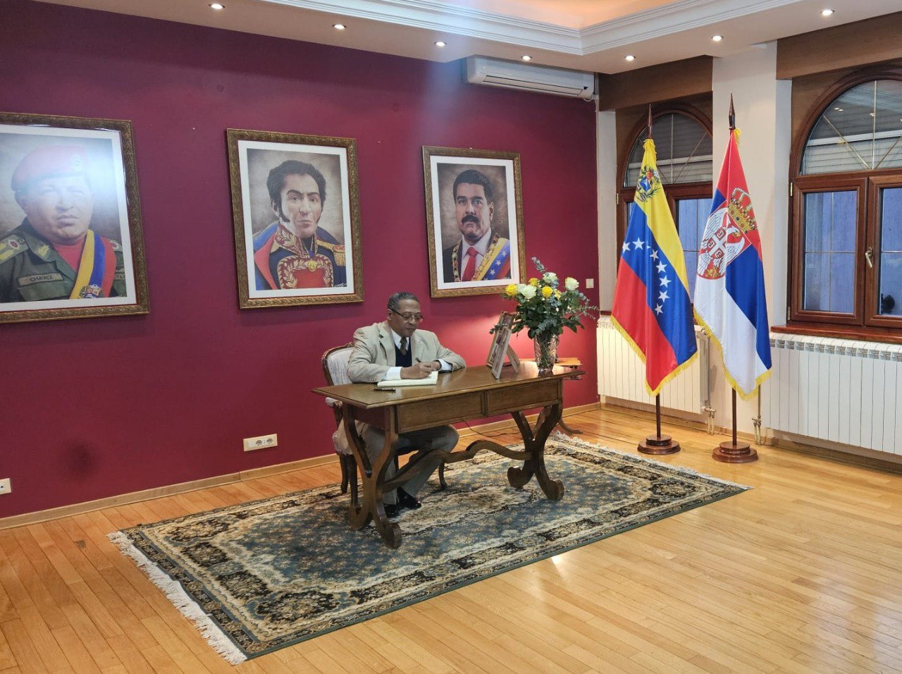 Libro de condolencias en Serbia recoge muestras de respeto a los héroes caídos en defensa de Venezuela